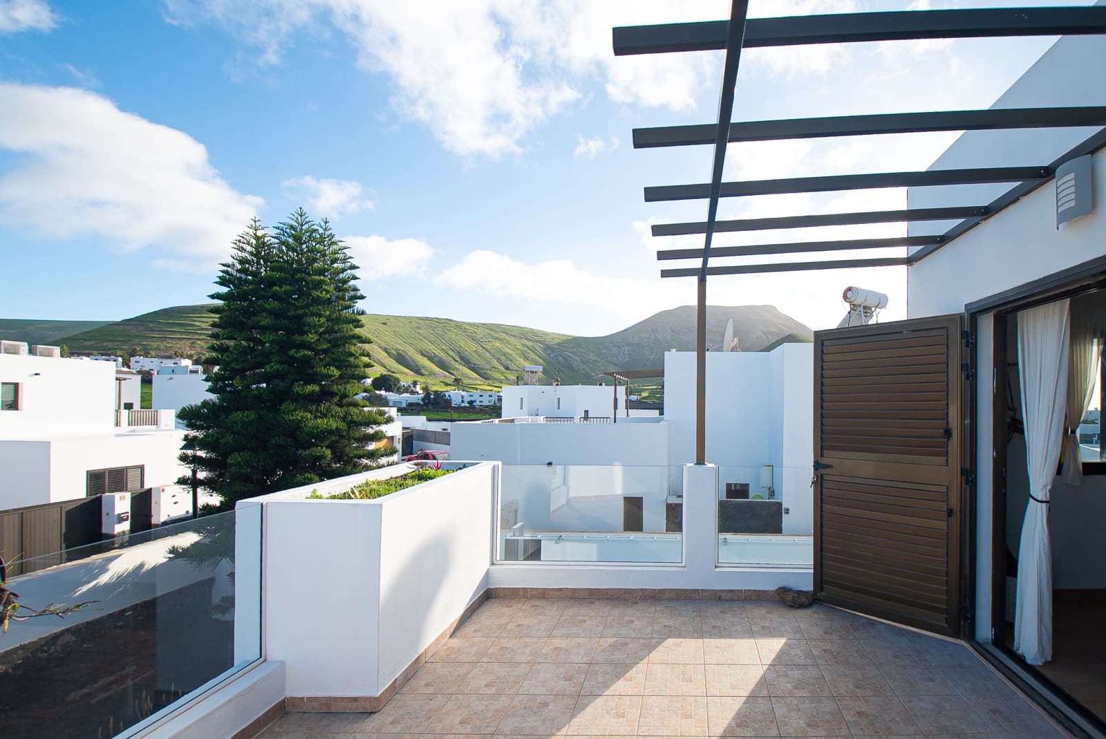 4 bedroom Villa for sale in Yaiza with pool garage - € 669,000 (Ref: 9640617)