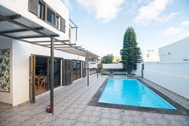 4 bedroom Villa for sale in Yaiza with pool garage - € 669,000 (Ref: 9640617)