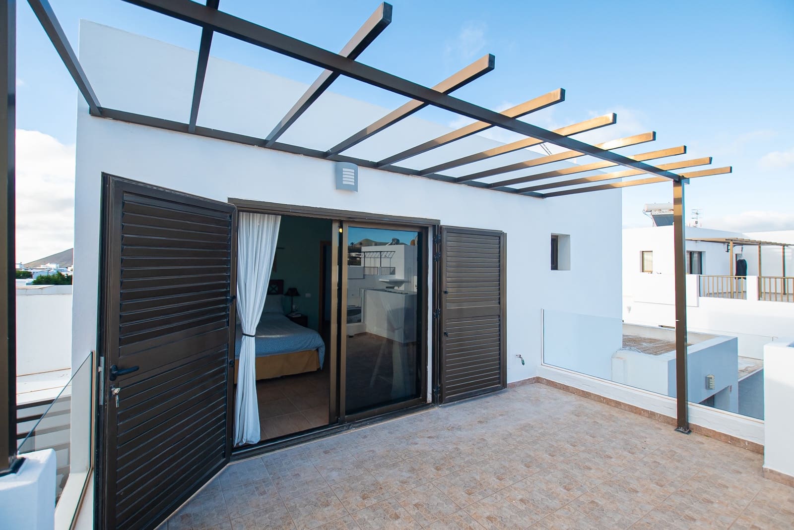 4 bedroom Villa for sale in Yaiza with pool garage - € 669,000 (Ref: 9640617)