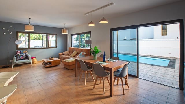 4 bedroom Villa for sale in Yaiza with pool garage - € 669,000 (Ref: 9640617)