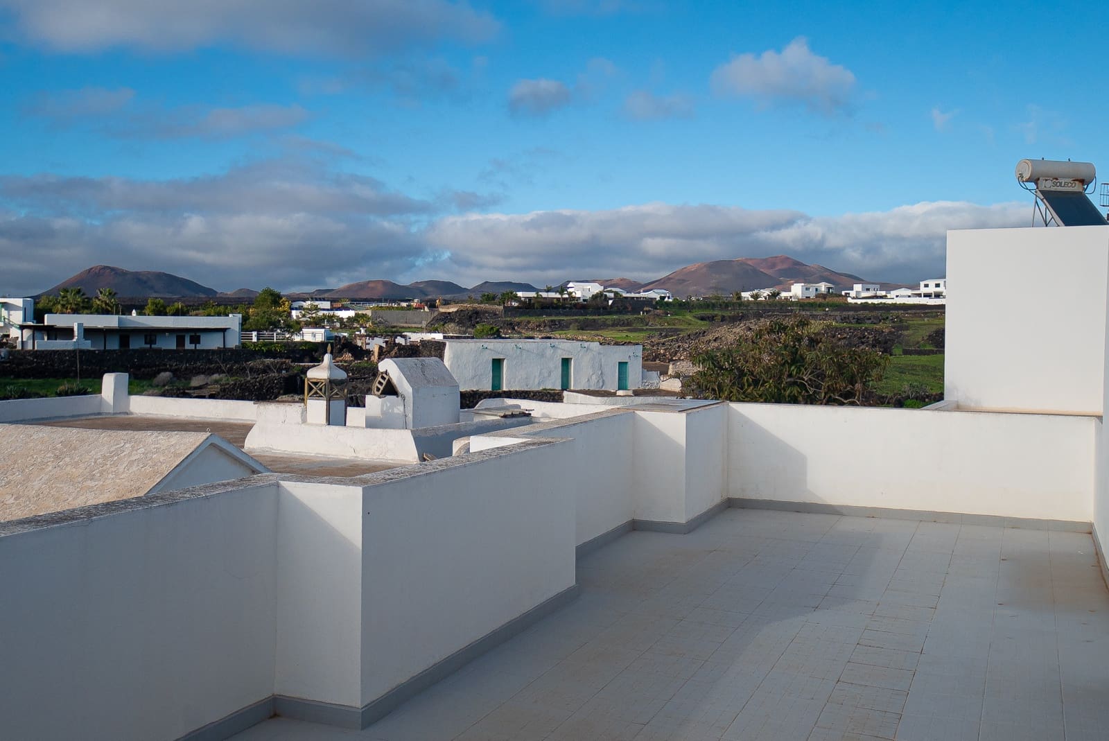 4 bedroom Villa for sale in Yaiza with pool garage - € 669,000 (Ref: 9640617)