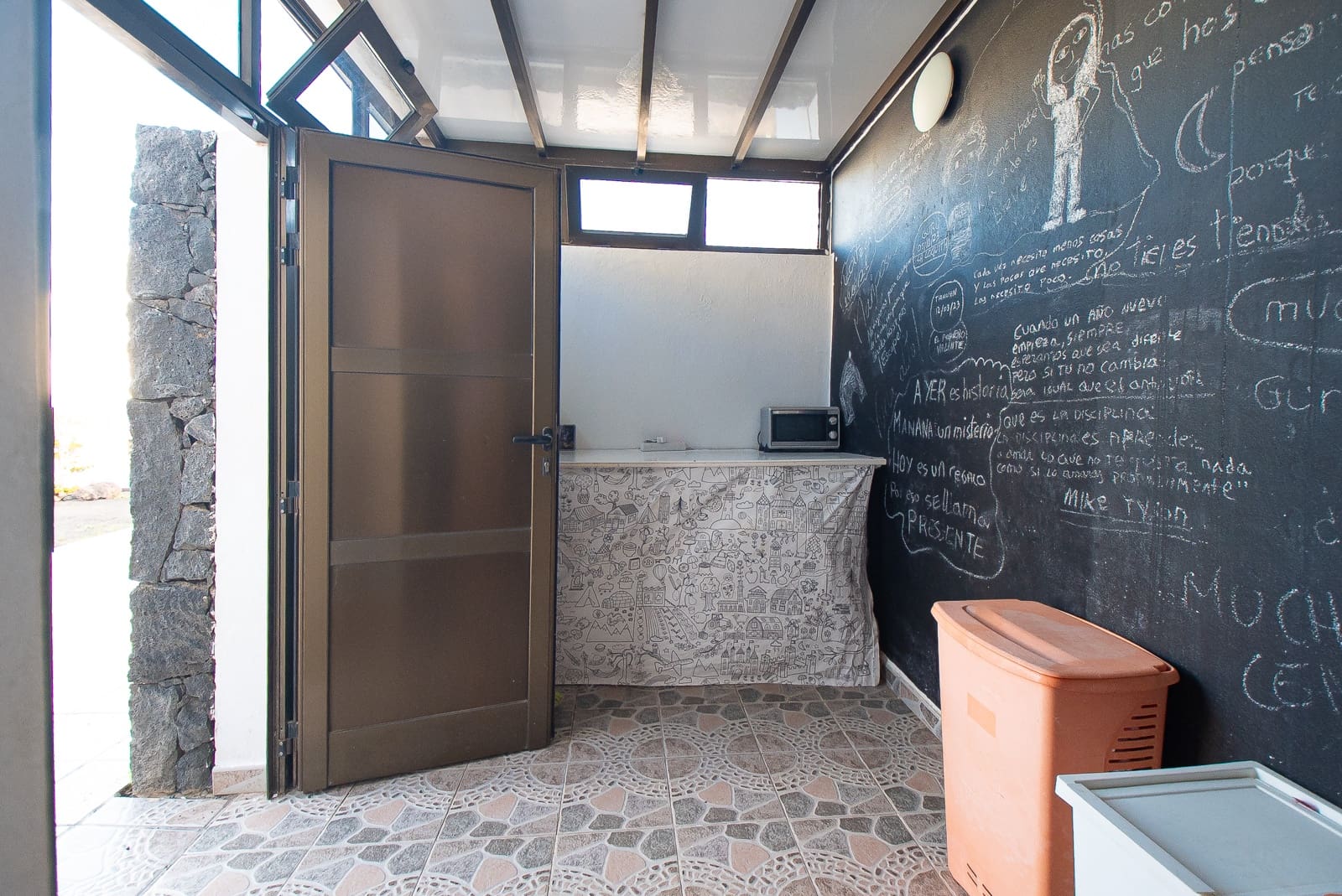 4 bedroom Villa for sale in Yaiza with pool garage - € 669,000 (Ref: 9640617)