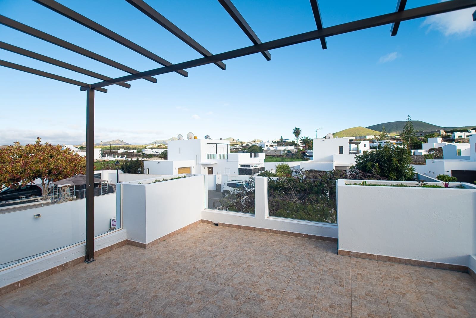 4 bedroom Villa for sale in Yaiza with pool garage - € 669,000 (Ref: 9640617)