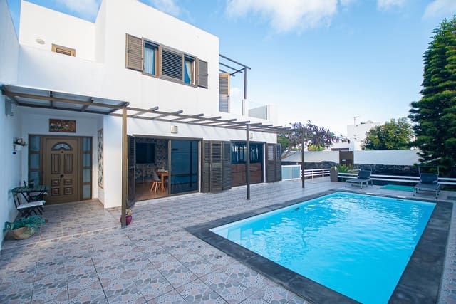 4 bedroom Villa for sale in Yaiza with pool garage - € 669,000 (Ref: 9640617)