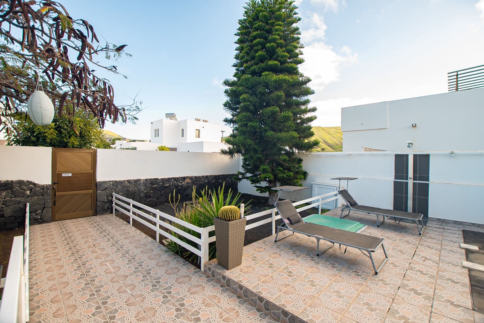 4 bedroom Villa for sale in Yaiza with pool garage - € 669,000 (Ref: 9640617)