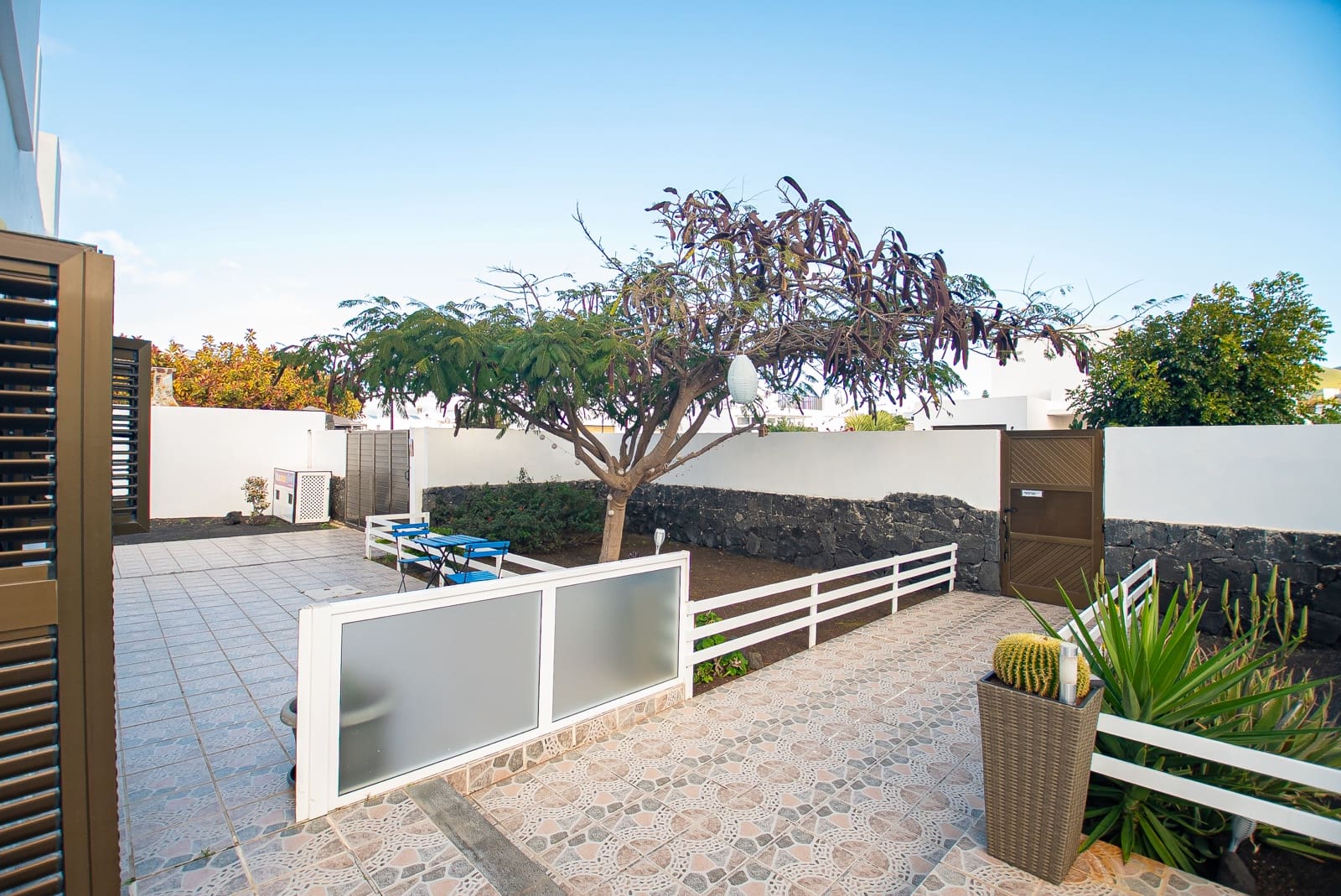 4 bedroom Villa for sale in Yaiza with pool garage - € 669,000 (Ref: 9640617)