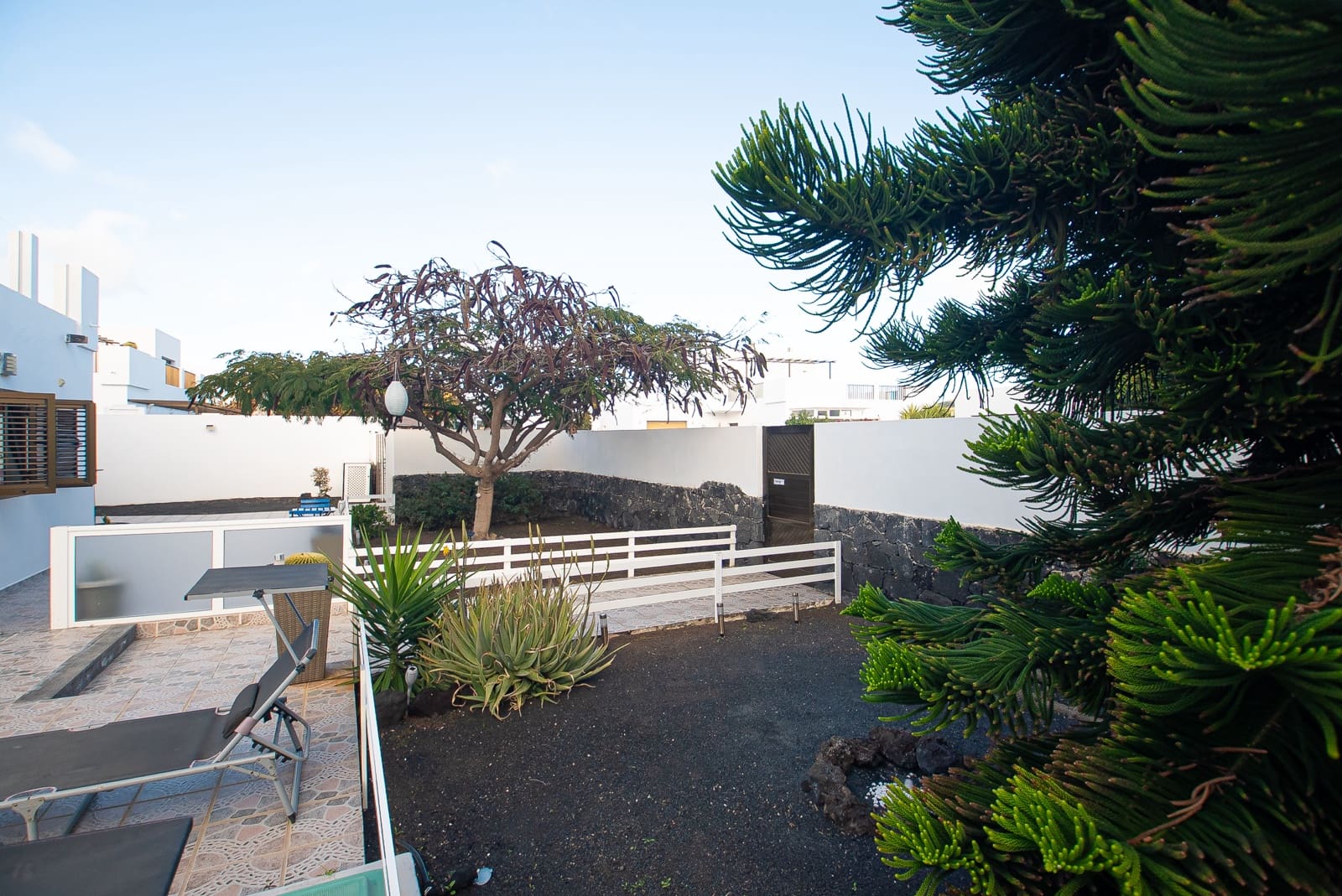 4 bedroom Villa for sale in Yaiza with pool garage - € 669,000 (Ref: 9640617)