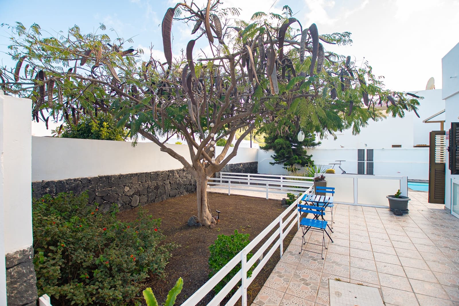 4 bedroom Villa for sale in Yaiza with pool garage - € 669,000 (Ref: 9640617)