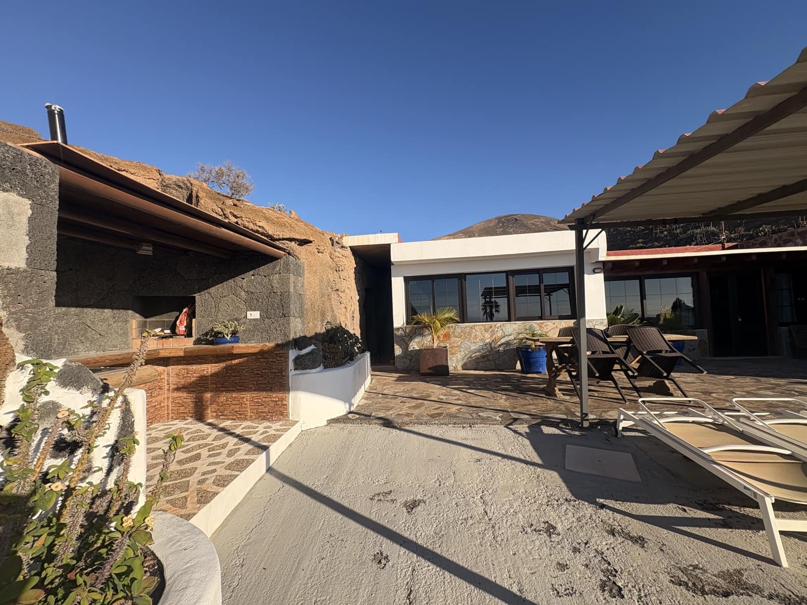 2 soverom Villa til salgs i Macher med garasje - € 430 000 (Ref: 9640665)