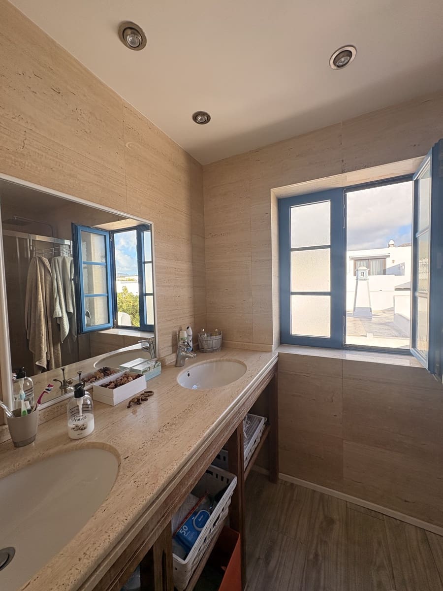 3 chambre Villa/Maison Mitoyenne à vendre à Puerto Calero avec piscine - 465 000 € (Ref: 9643398)