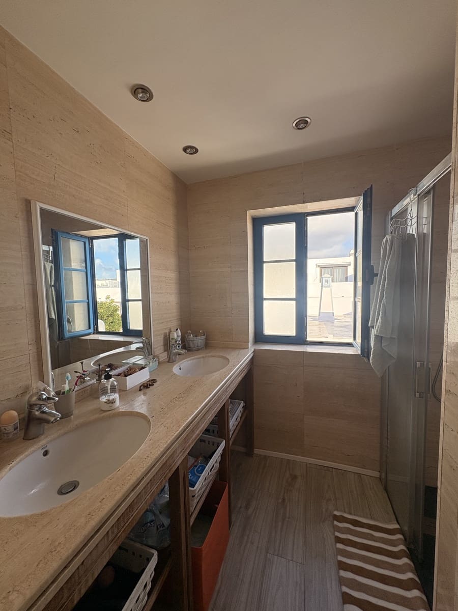 3 chambre Villa/Maison Mitoyenne à vendre à Puerto Calero avec piscine - 465 000 € (Ref: 9643398)