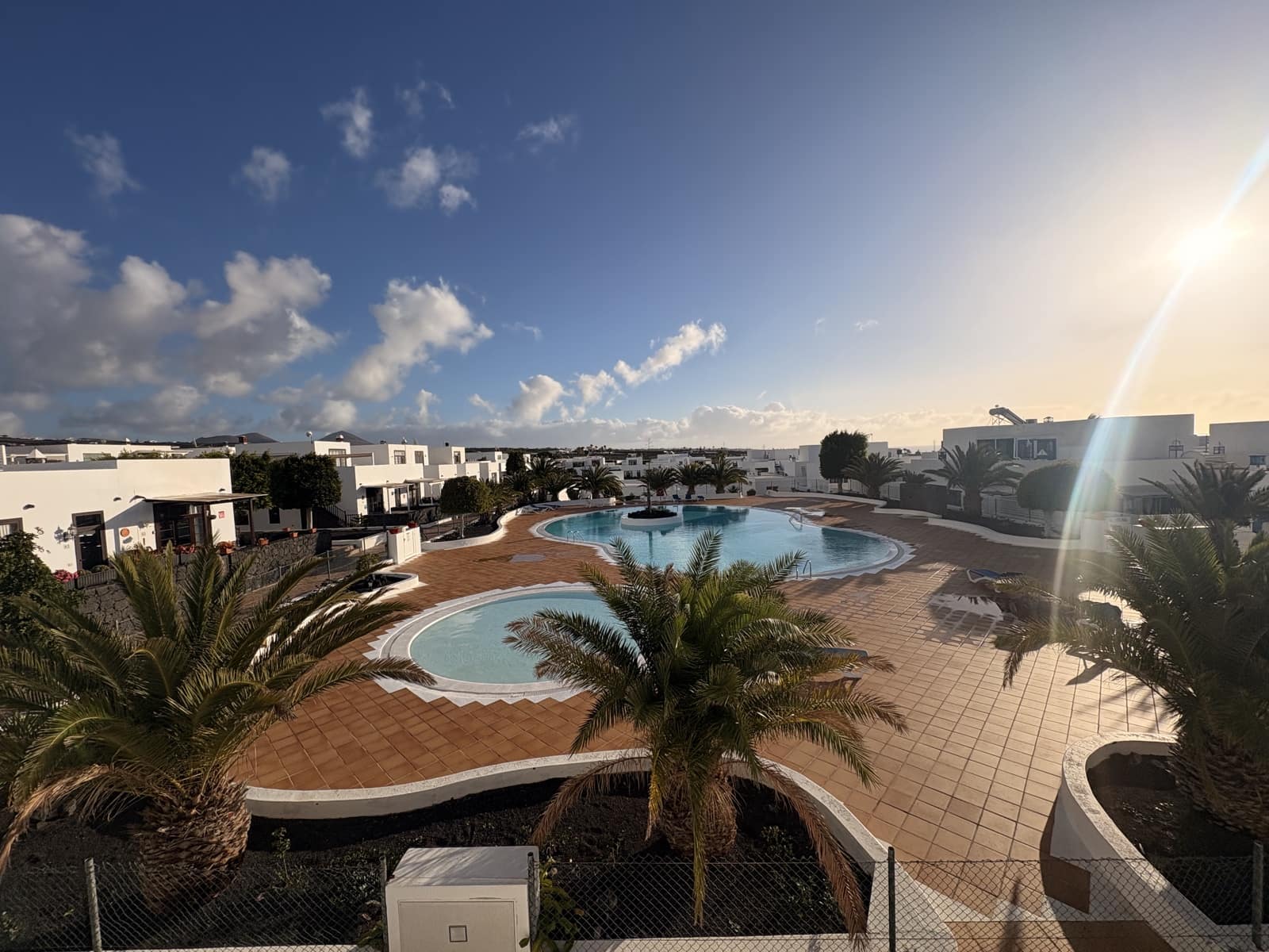 3 chambre Villa/Maison Mitoyenne à vendre à Puerto Calero avec piscine - 465 000 € (Ref: 9643398)