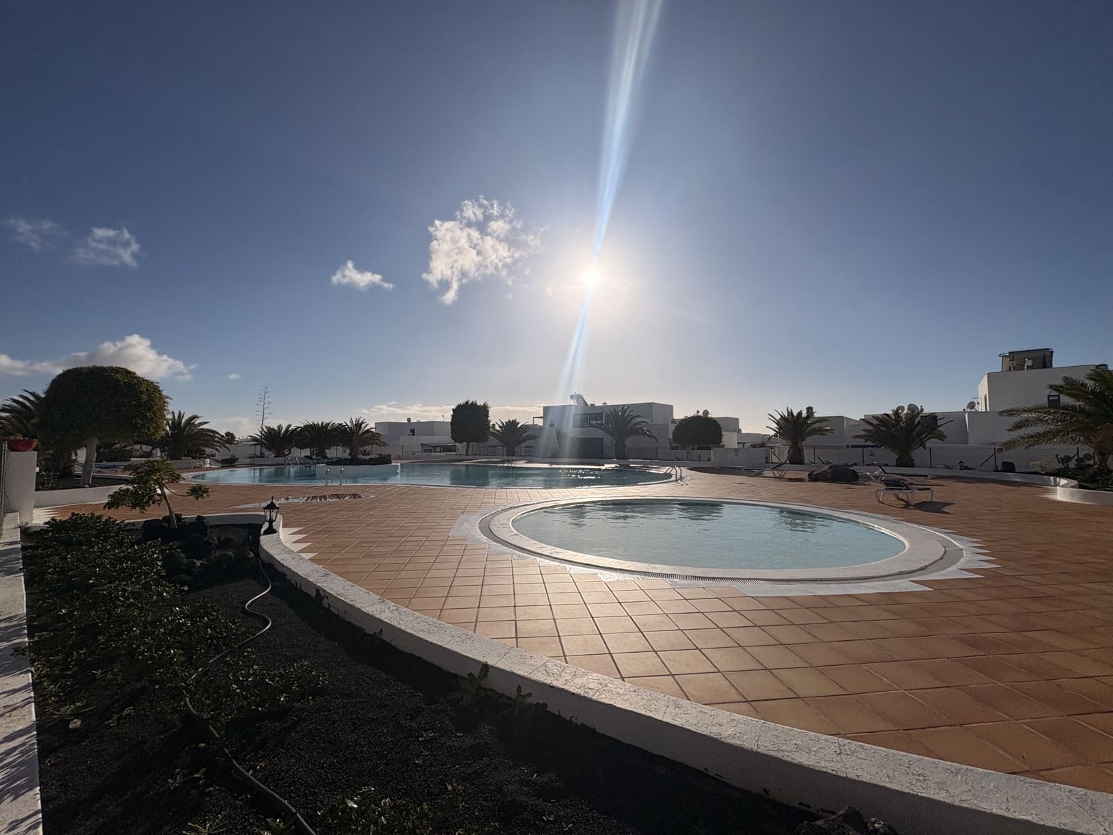 3 chambre Villa/Maison Mitoyenne à vendre à Puerto Calero avec piscine - 465 000 € (Ref: 9643398)