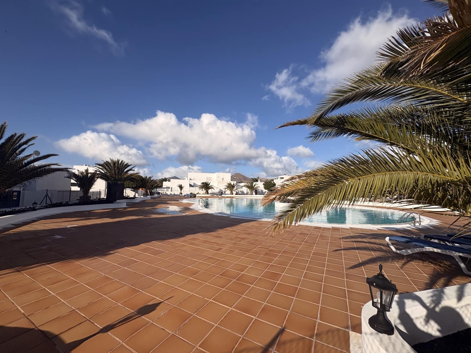 3 chambre Villa/Maison Mitoyenne à vendre à Puerto Calero avec piscine - 465 000 € (Ref: 9643398)