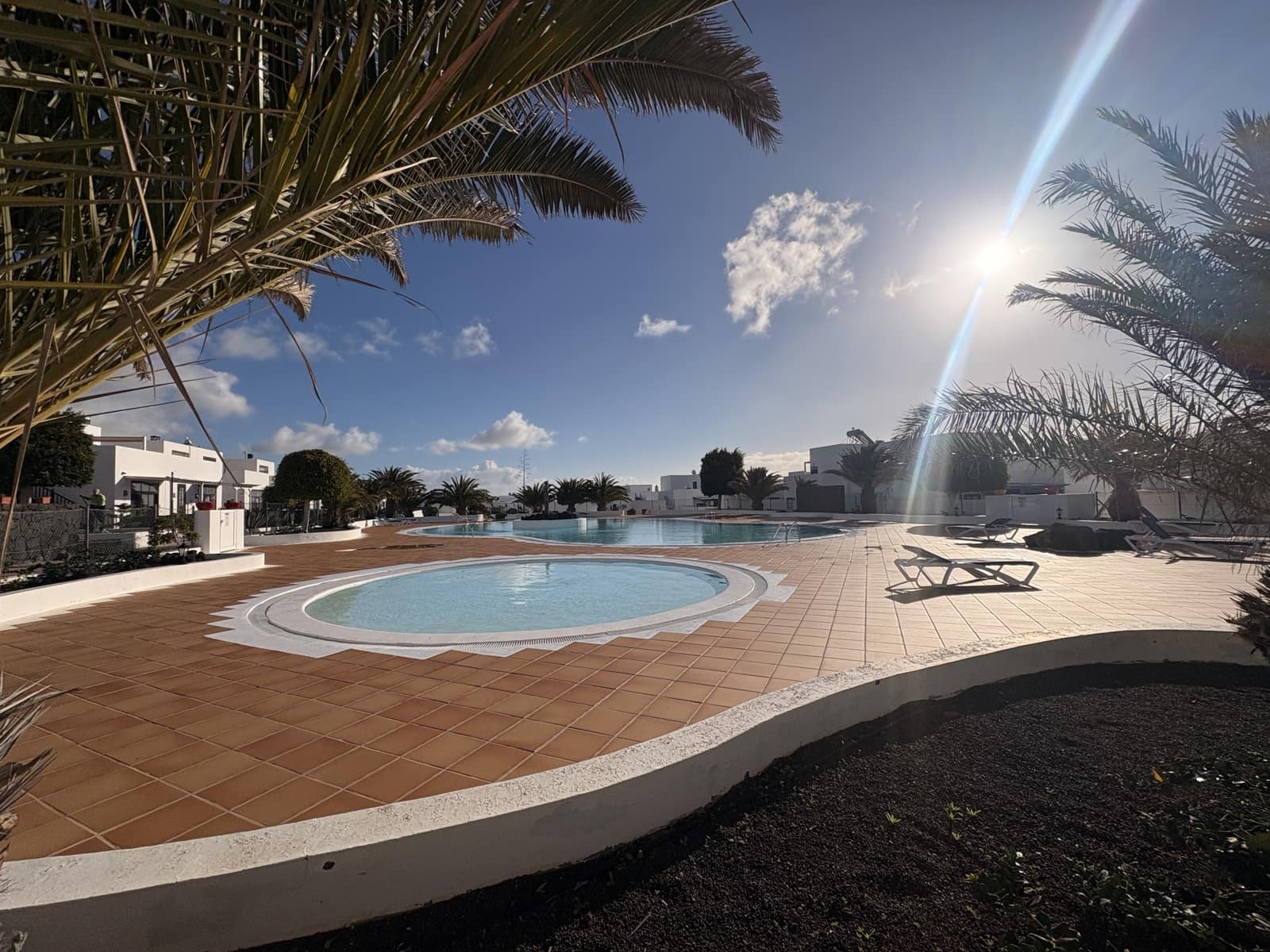 3 chambre Villa/Maison Mitoyenne à vendre à Puerto Calero avec piscine - 465 000 € (Ref: 9643398)