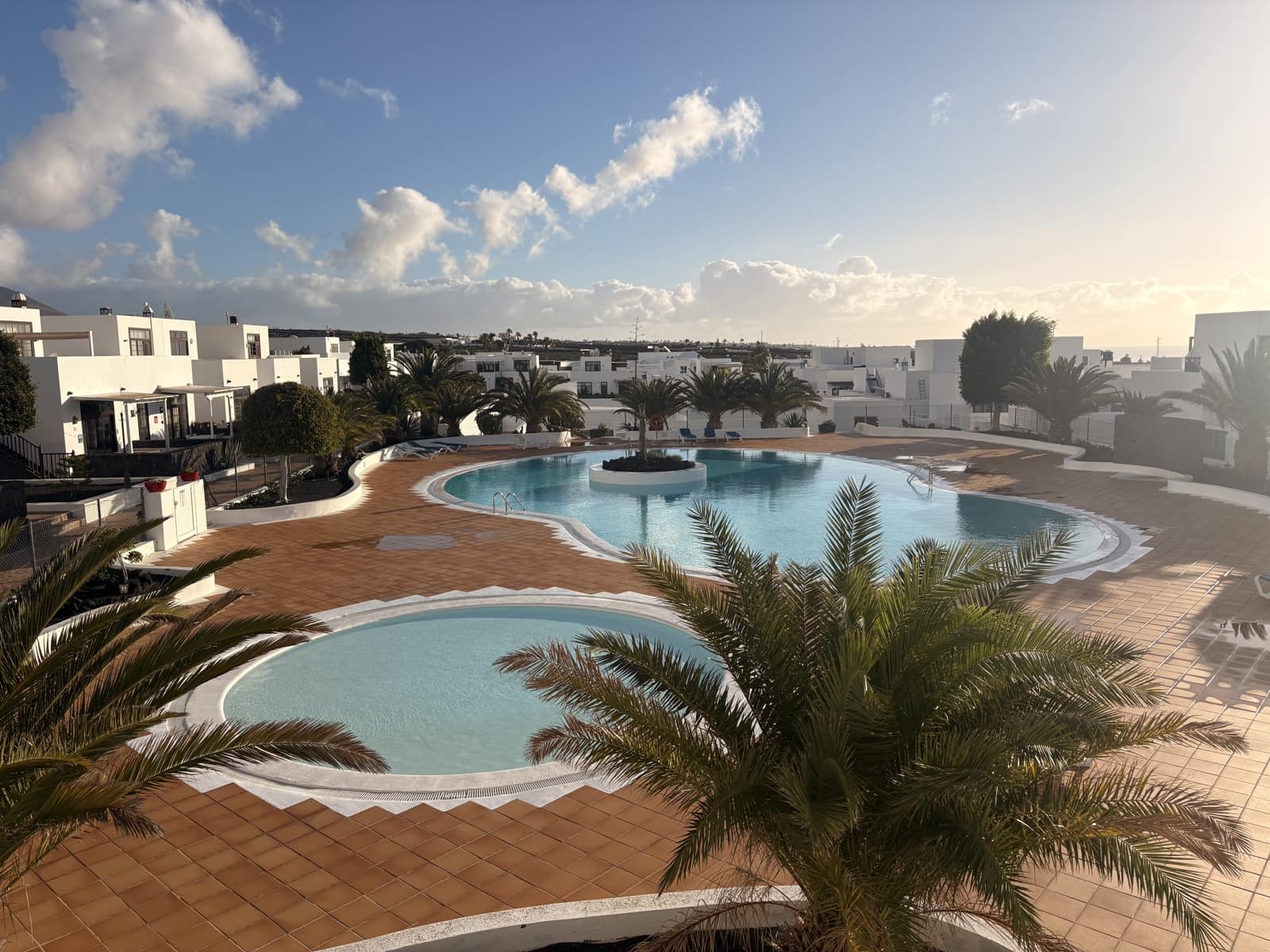 3 chambre Villa/Maison Mitoyenne à vendre à Puerto Calero avec piscine - 465 000 € (Ref: 9643398)