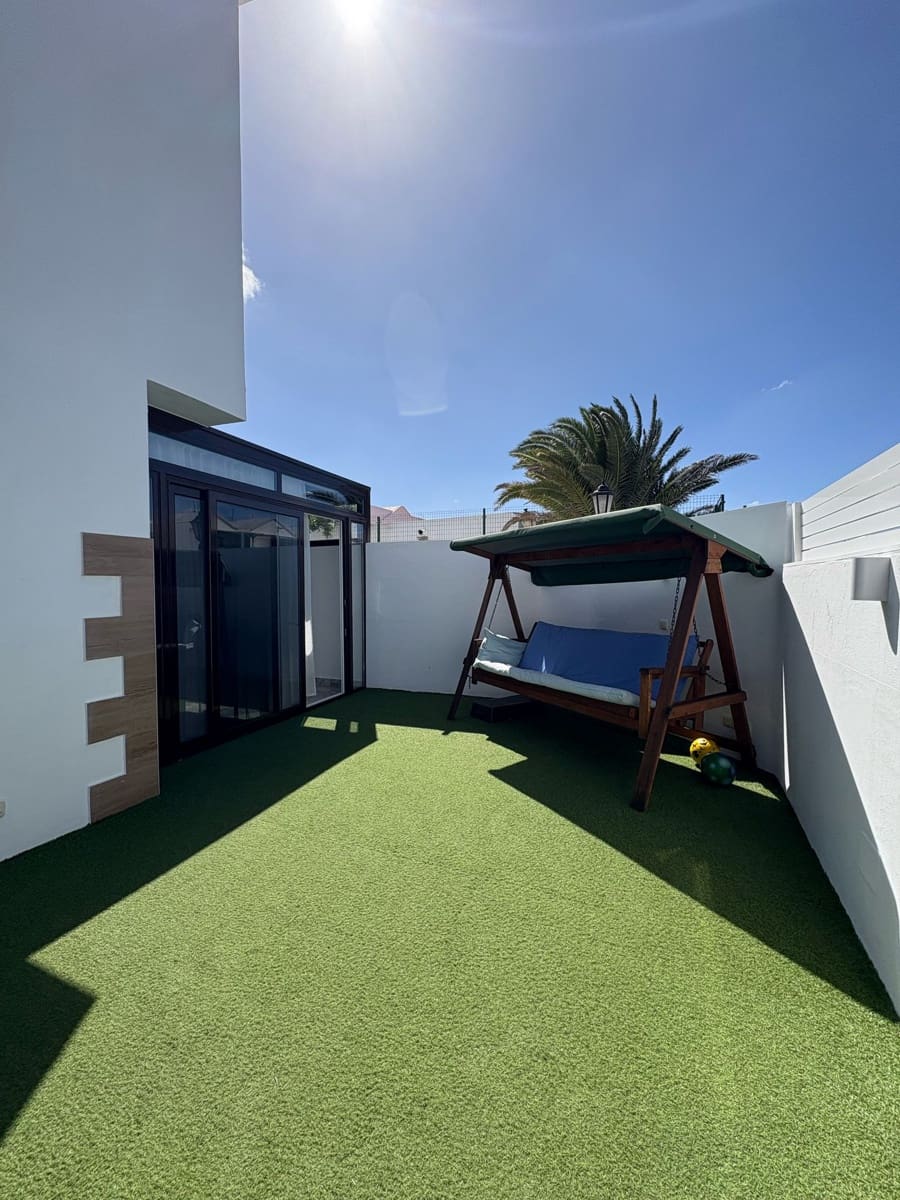 4 soveværelse Rækkehus til salg i Playa Honda med swimmingpool garage - € 499.000 (Ref: 9643516)