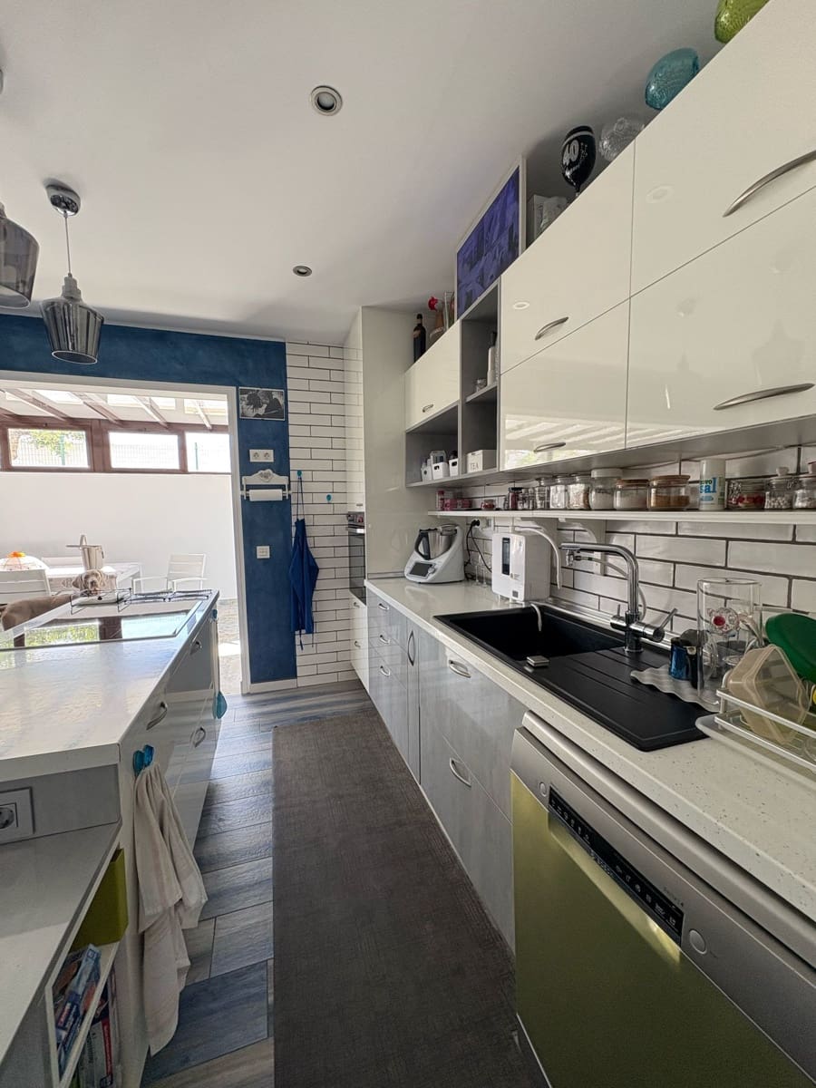 4 soveværelse Rækkehus til salg i Playa Honda med swimmingpool garage - € 499.000 (Ref: 9643516)