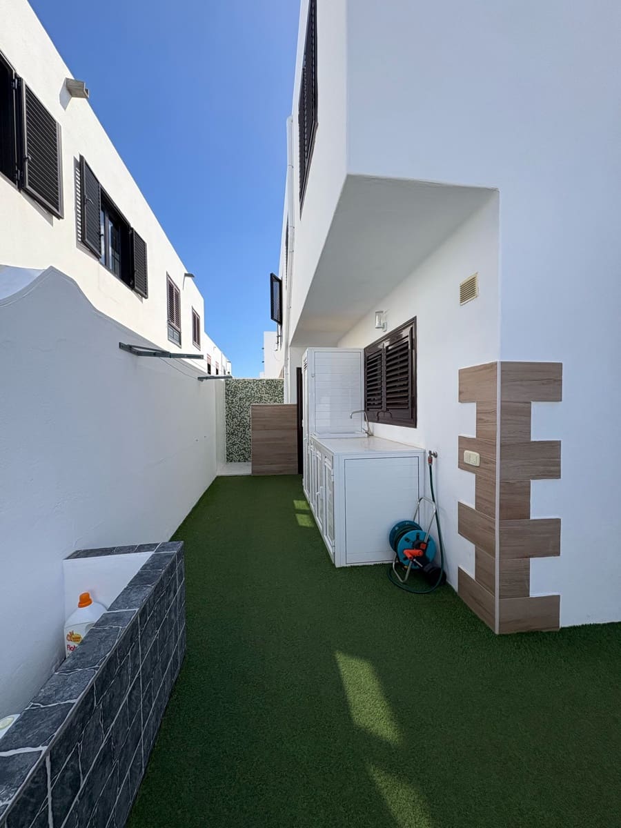 4 soveværelse Rækkehus til salg i Playa Honda med swimmingpool garage - € 499.000 (Ref: 9643516)