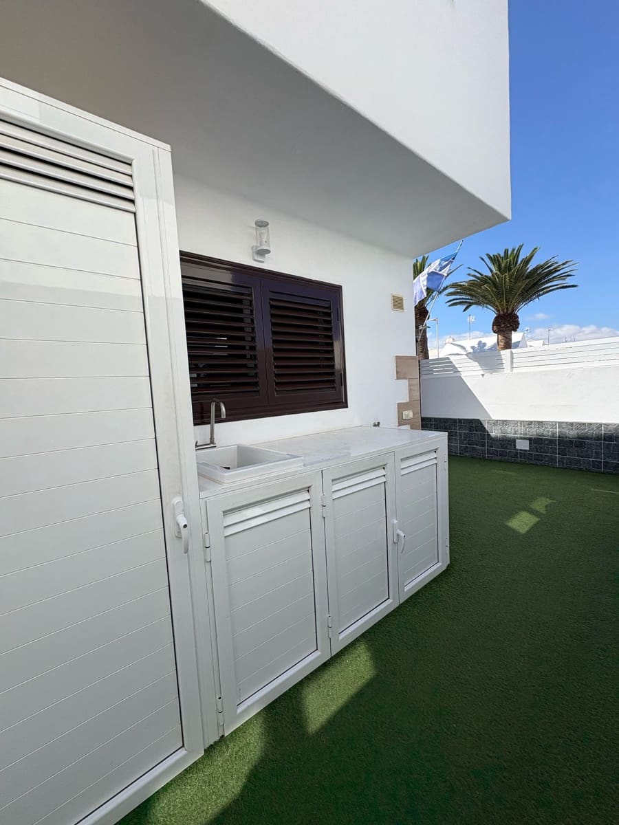 4 soveværelse Rækkehus til salg i Playa Honda med swimmingpool garage - € 499.000 (Ref: 9643516)