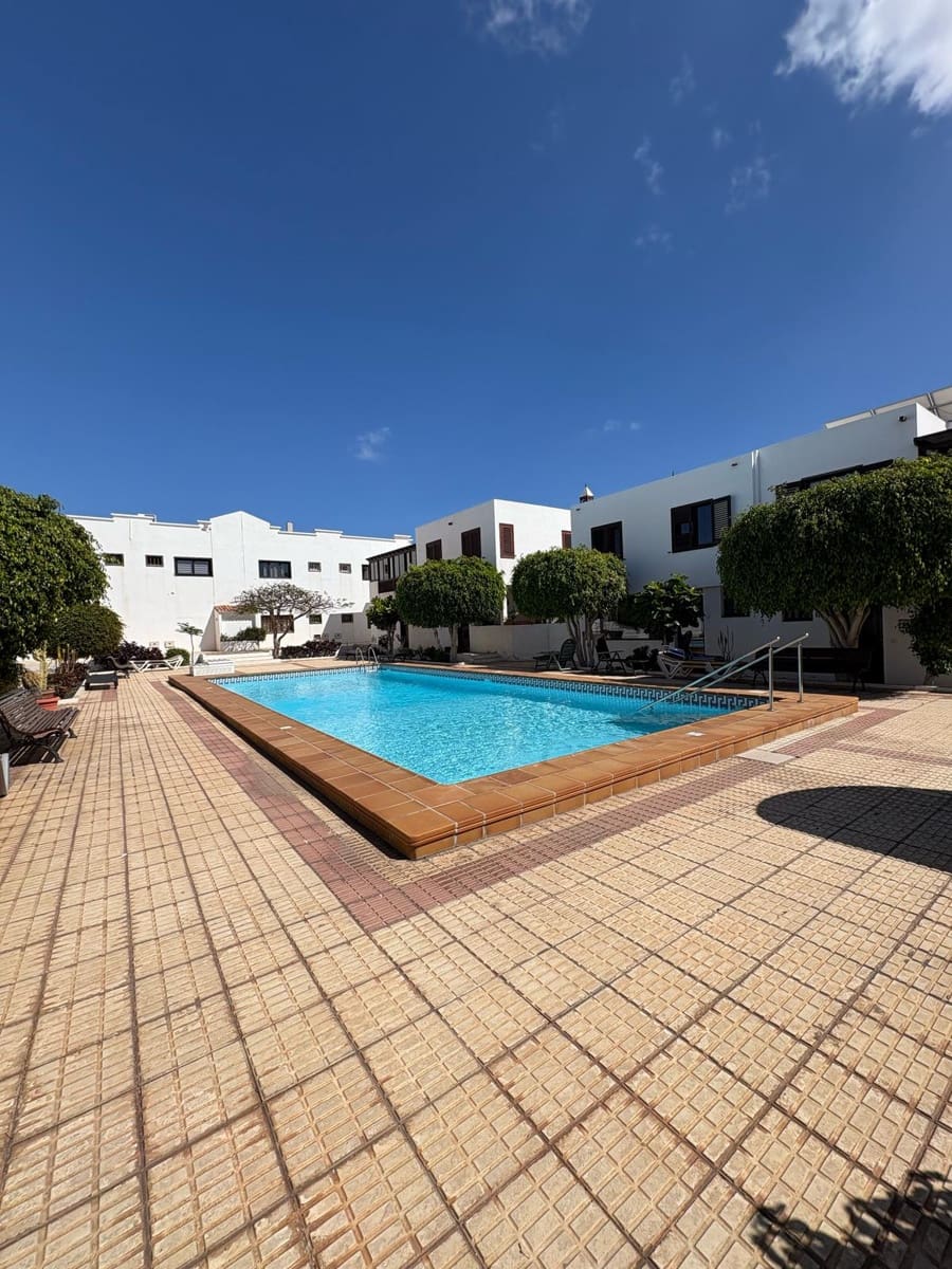 4 soveværelse Rækkehus til salg i Playa Honda med swimmingpool garage - € 499.000 (Ref: 9643516)