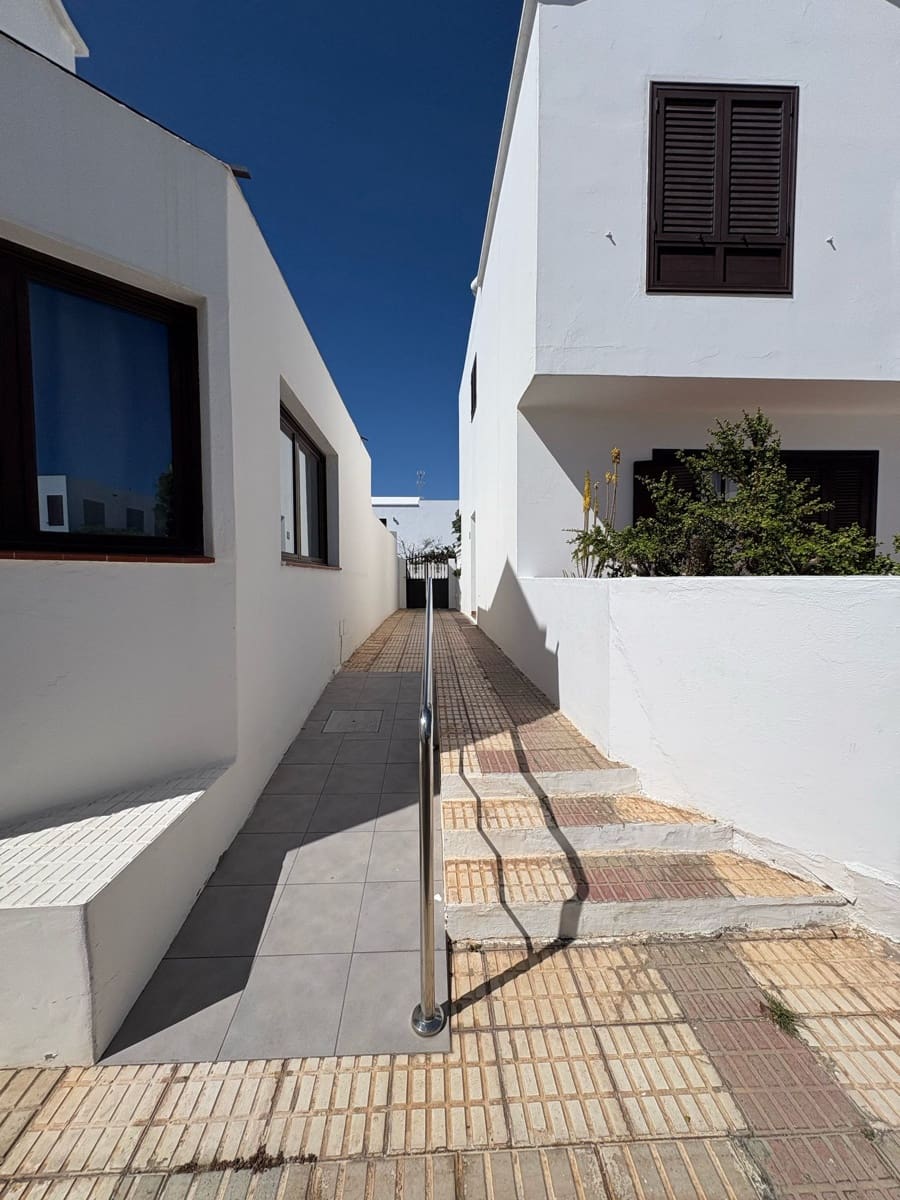 4 soveværelse Rækkehus til salg i Playa Honda med swimmingpool garage - € 499.000 (Ref: 9643516)