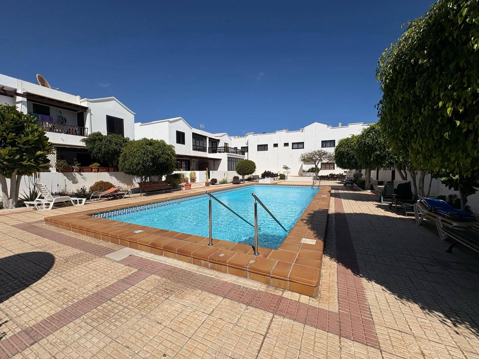 4 soveværelse Rækkehus til salg i Playa Honda med swimmingpool garage - € 499.000 (Ref: 9643516)