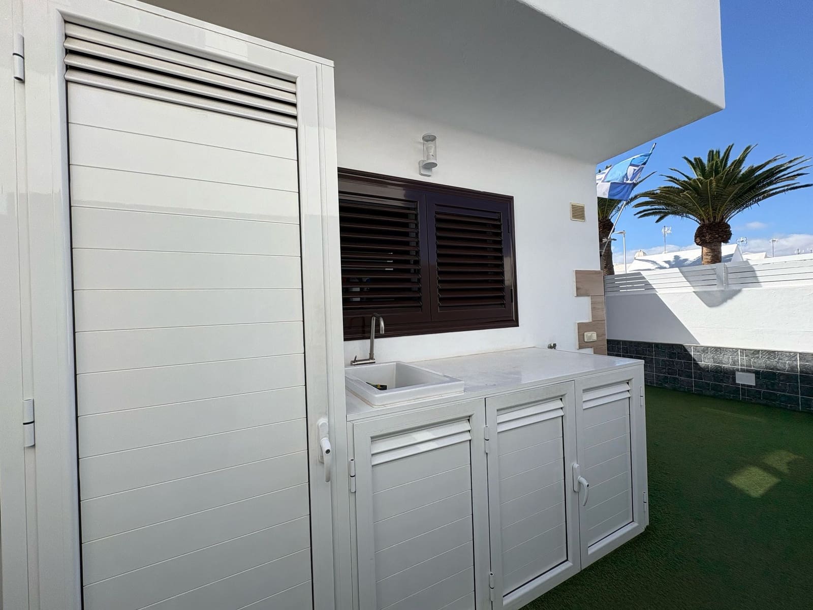 4 soveværelse Rækkehus til salg i Playa Honda med swimmingpool garage - € 499.000 (Ref: 9643516)