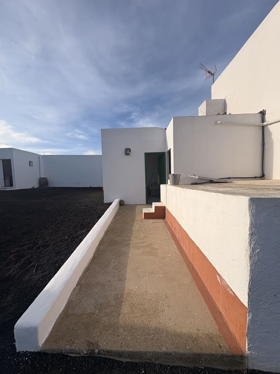 5 makuuhuone Omakotitalo myytävänä paikassa Tinajo mukana 
autotalli - 450 000 € (Ref: 9645425)