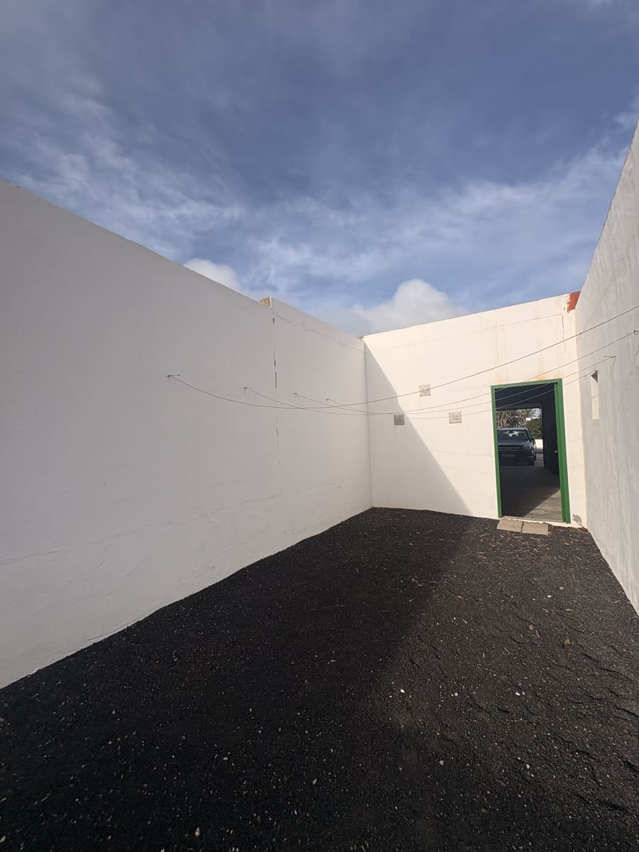 5 makuuhuone Omakotitalo myytävänä paikassa Tinajo mukana 
autotalli - 450 000 € (Ref: 9645425)