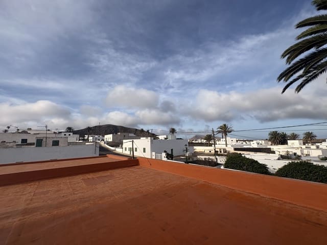 5 makuuhuone Omakotitalo myytävänä paikassa Tinajo - 450 000 € (Ref: 9645425)