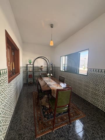 5 makuuhuone Omakotitalo myytävänä paikassa Tinajo - 450 000 € (Ref: 9645425)