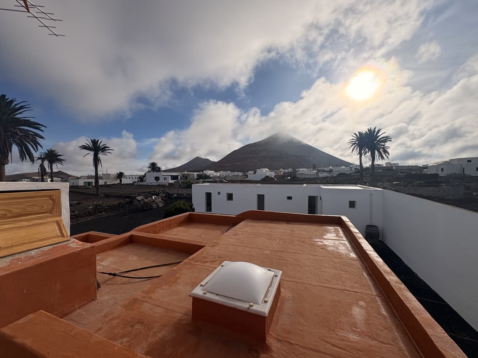 5 makuuhuone Omakotitalo myytävänä paikassa Tinajo mukana 
autotalli - 450 000 € (Ref: 9645425)