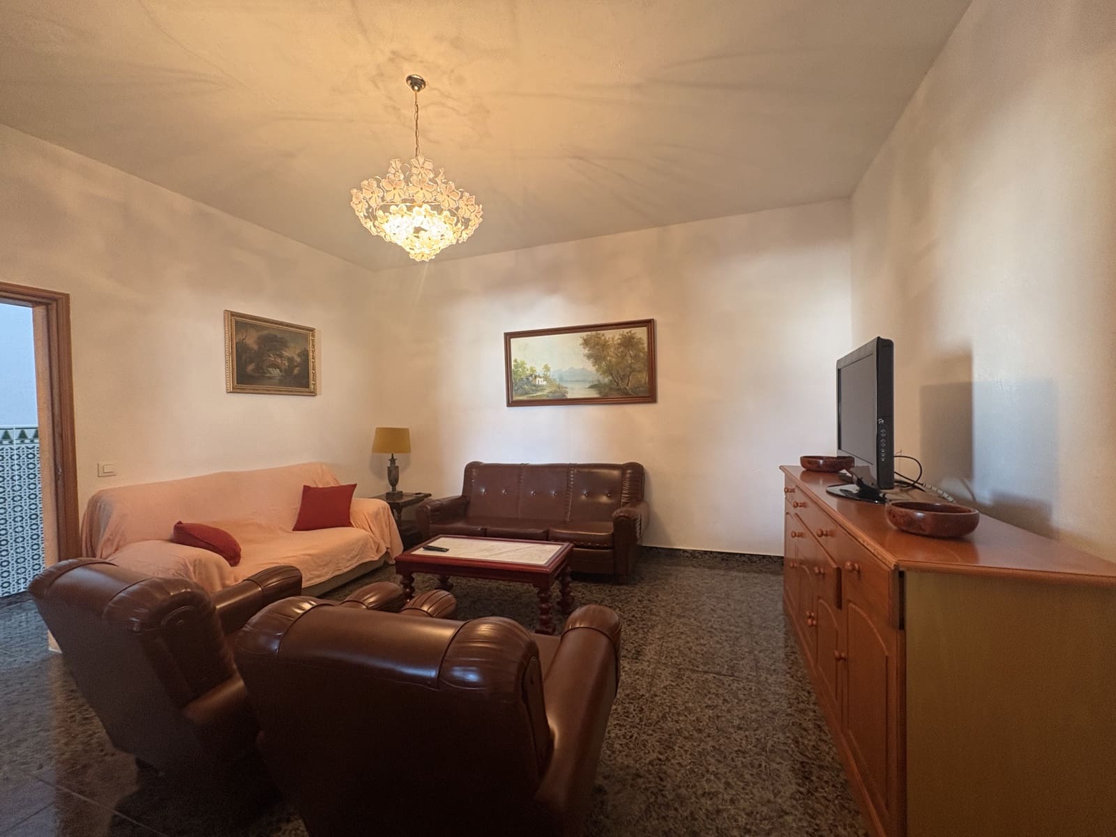 5 makuuhuone Omakotitalo myytävänä paikassa Tinajo mukana 
autotalli - 450 000 € (Ref: 9645425)