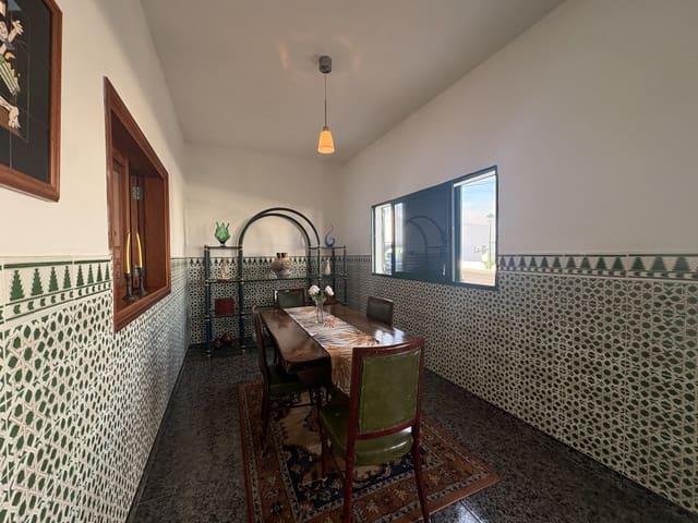 5 makuuhuone Omakotitalo myytävänä paikassa Tinajo - 450 000 € (Ref: 9645425)