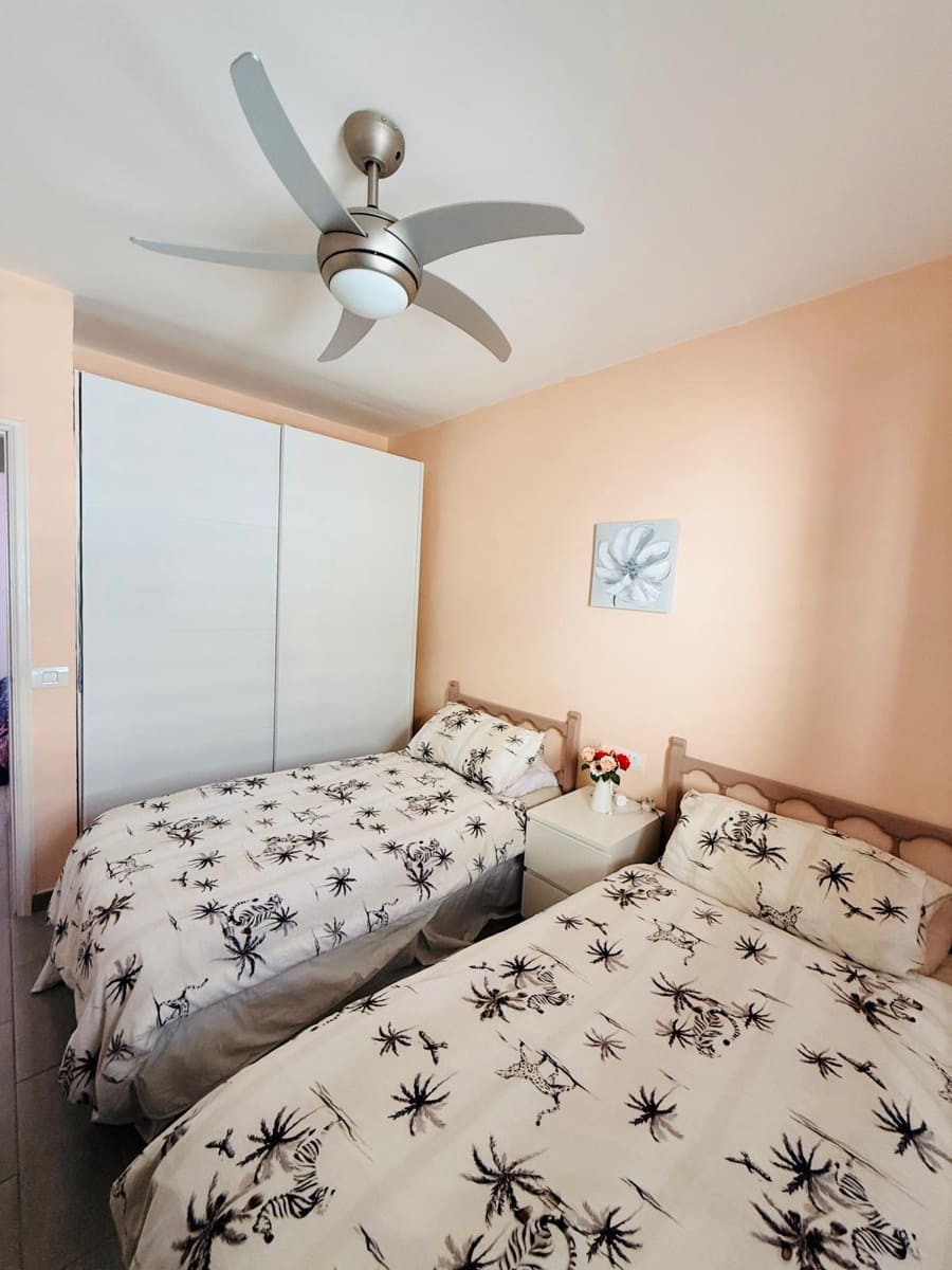 2 slaapkamer Flat te koop in Puerto del Carmen met zwembad - € 330.000 (Ref: 9660572)