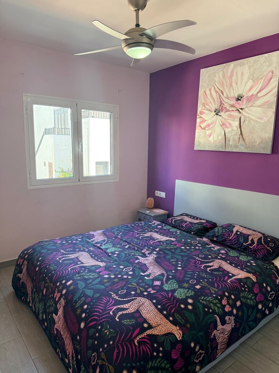 2 slaapkamer Flat te koop in Puerto del Carmen met zwembad - € 330.000 (Ref: 9660572)