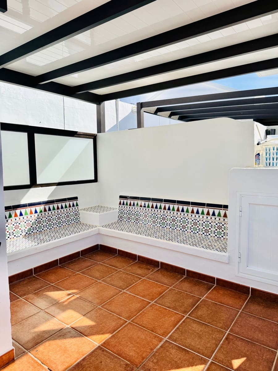 2 slaapkamer Flat te koop in Puerto del Carmen met zwembad - € 330.000 (Ref: 9660572)