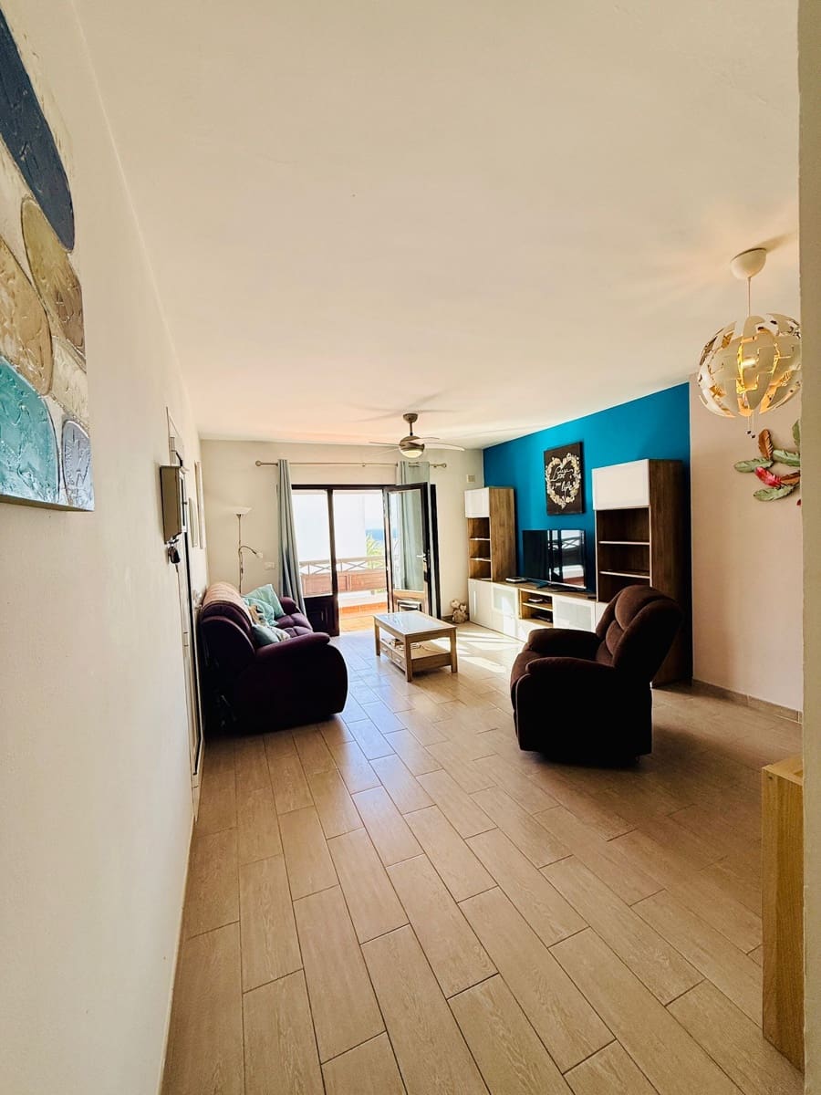 2 slaapkamer Flat te koop in Puerto del Carmen met zwembad - € 330.000 (Ref: 9660572)