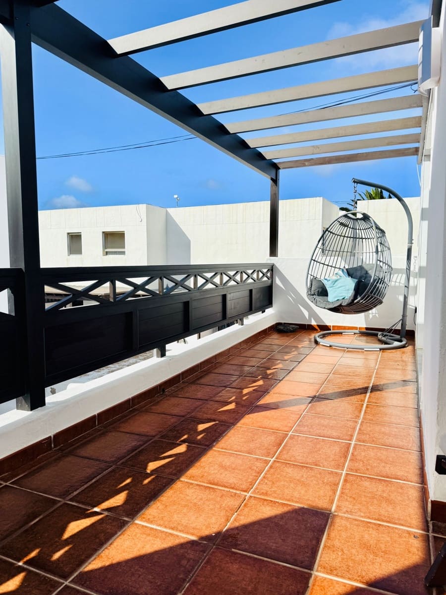 2 slaapkamer Flat te koop in Puerto del Carmen met zwembad - € 330.000 (Ref: 9660572)