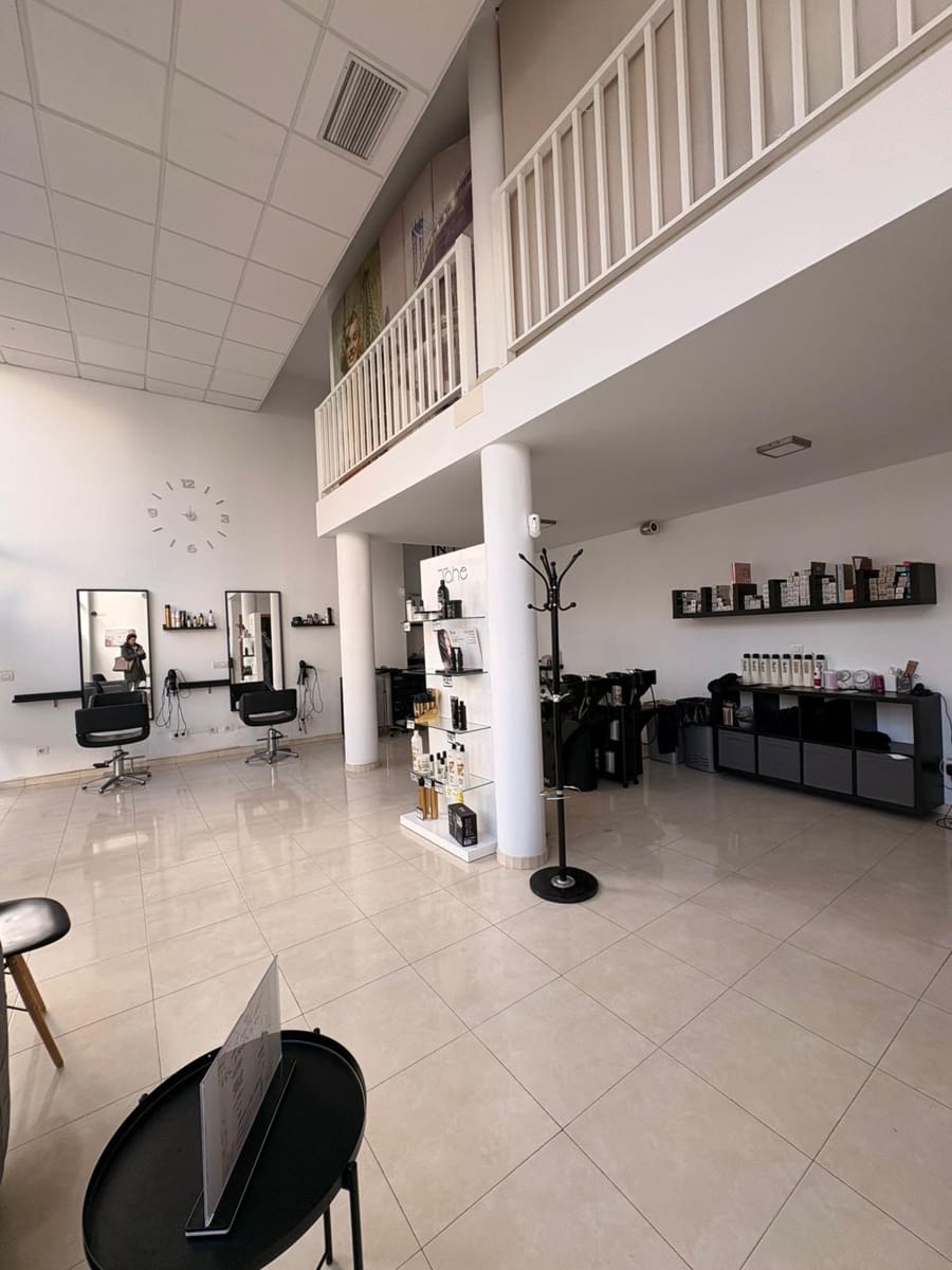 Commercial for sale in Arrecife - € 155,000 (Ref: 9663326)