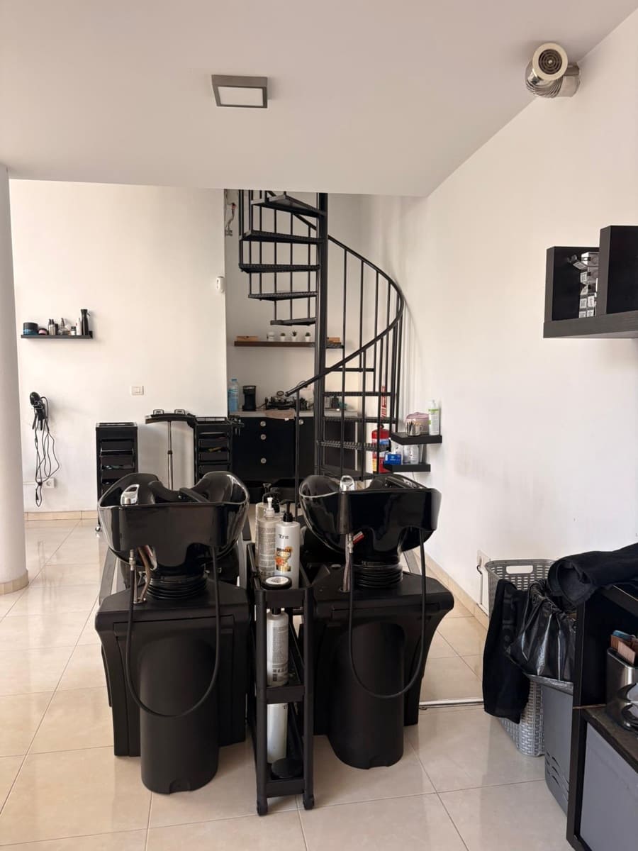 Commercial for sale in Arrecife - € 155,000 (Ref: 9663326)