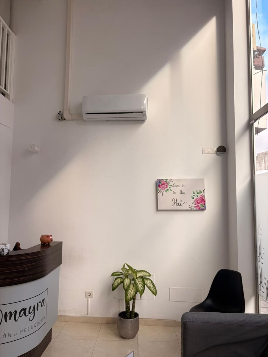 Commercial for sale in Arrecife - € 155,000 (Ref: 9663326)