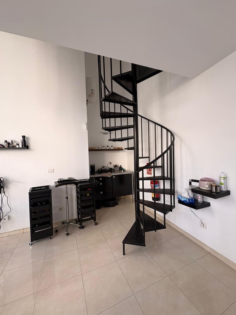 Commercial for sale in Arrecife - € 155,000 (Ref: 9663326)