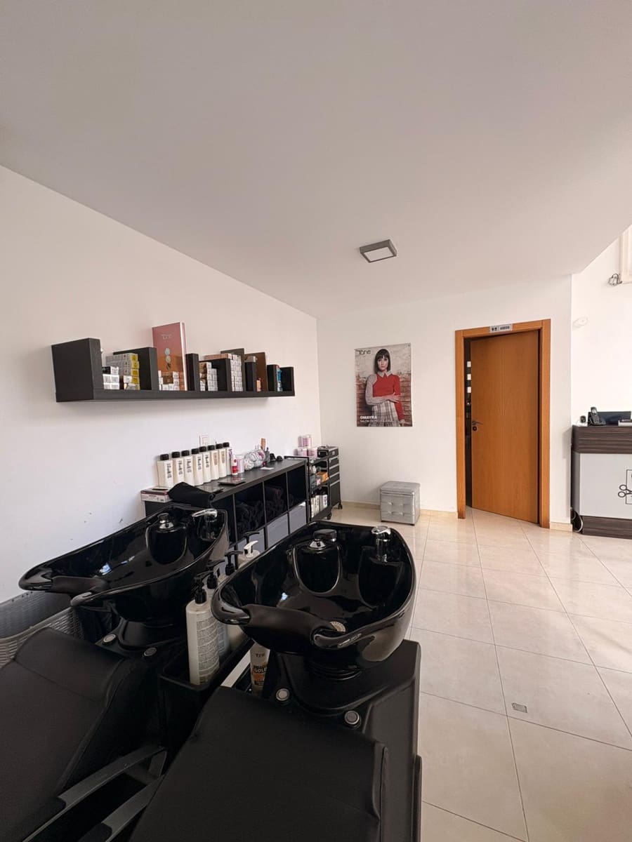 Commercial for sale in Arrecife - € 155,000 (Ref: 9663326)