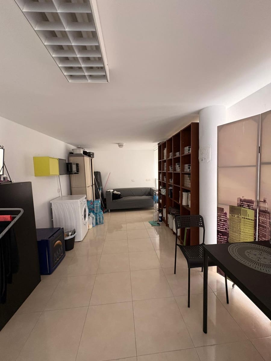 Commercial for sale in Arrecife - € 155,000 (Ref: 9663326)