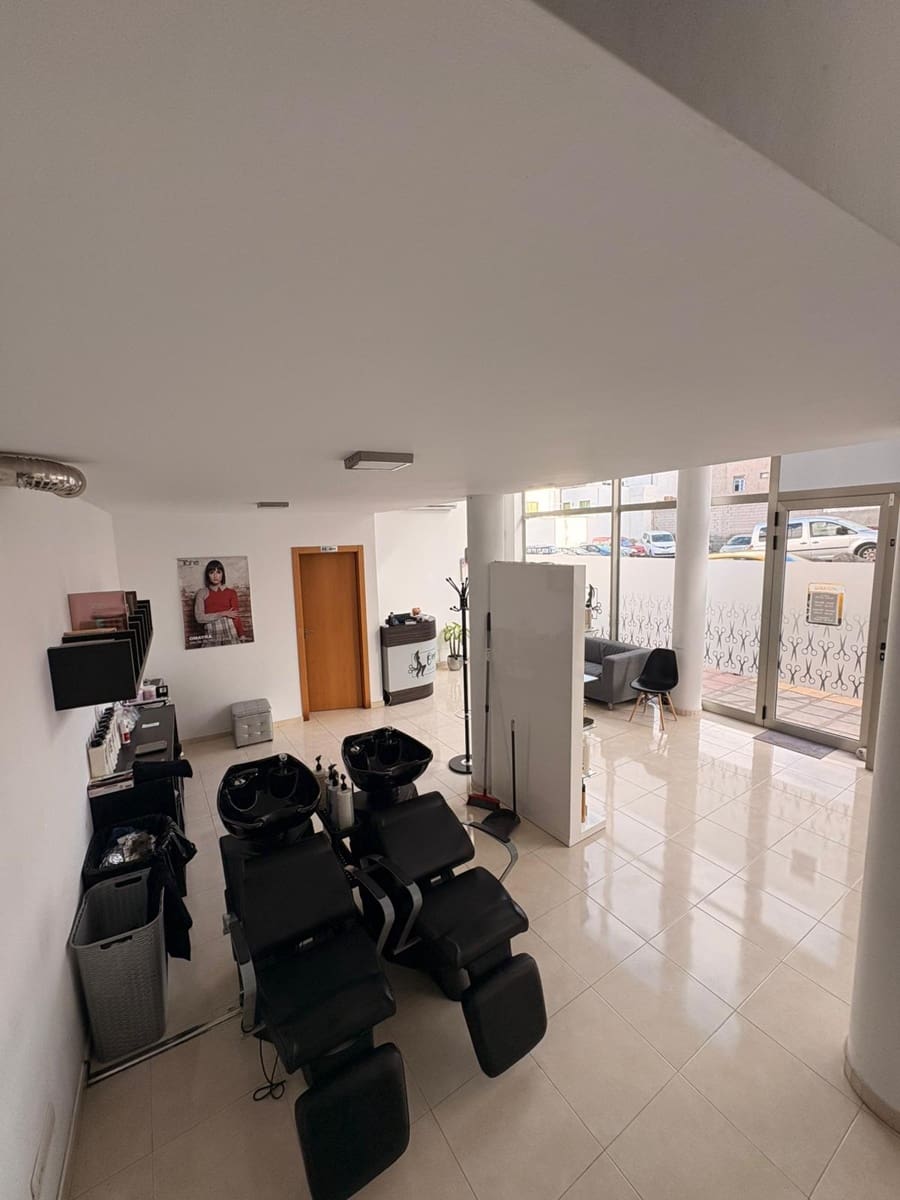 Commercial for sale in Arrecife - € 155,000 (Ref: 9663326)