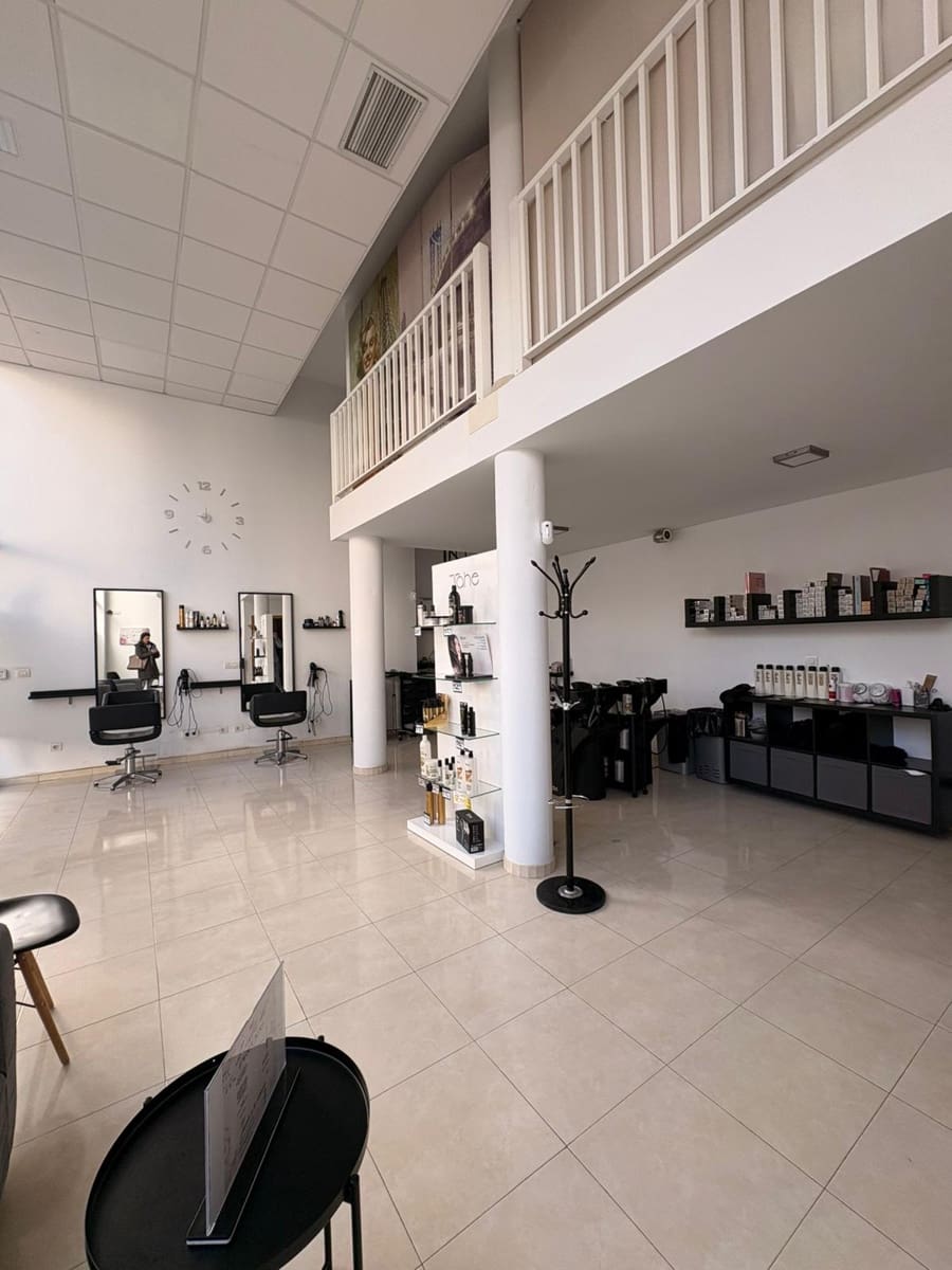 Commercial for sale in Arrecife - € 155,000 (Ref: 9663326)