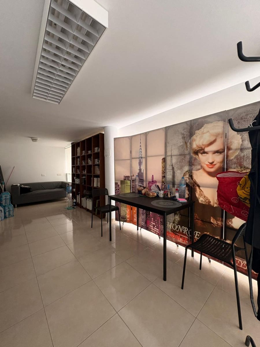 Commercial for sale in Arrecife - € 155,000 (Ref: 9663326)