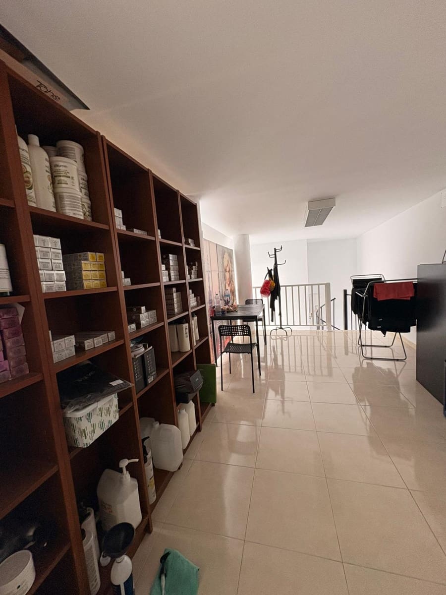 Commercial for sale in Arrecife - € 155,000 (Ref: 9663326)